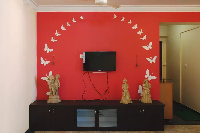 B803 Hill Grange Hiranandani 3 BHK Apartment TV wall